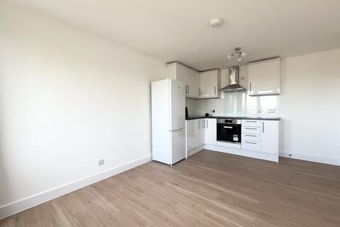 2 bedroom flat to rent, Whinchat Road, London, SE28