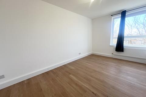 2 bedroom flat to rent, Whinchat Road, London, SE28