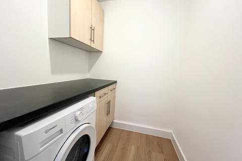 2 bedroom flat to rent, Whinchat Road, London, SE28