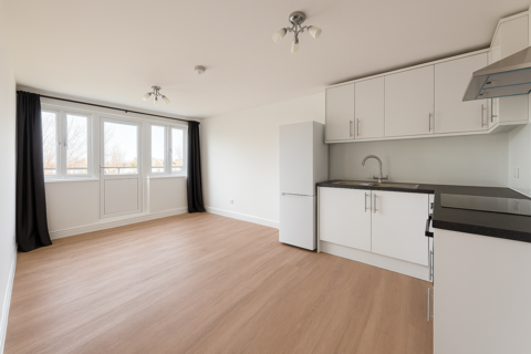 2 bedroom flat to rent, Whinchat Road, London, SE28