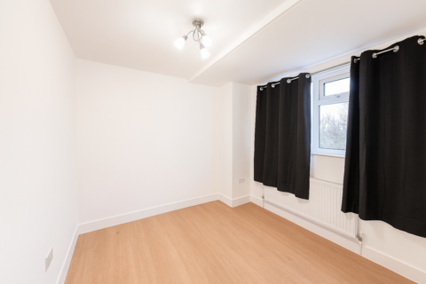 2 bedroom flat to rent, Whinchat Road, London, SE28