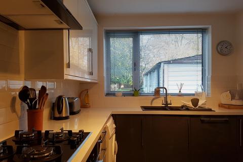 3 bedroom semi-detached house to rent, Victoria Road, Whalley Range