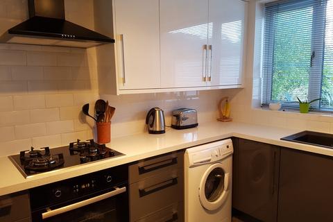 3 bedroom semi-detached house to rent, Victoria Road, Whalley Range