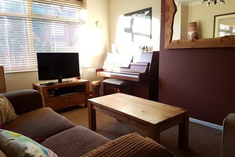 3 bedroom semi-detached house to rent, Victoria Road, Whalley Range