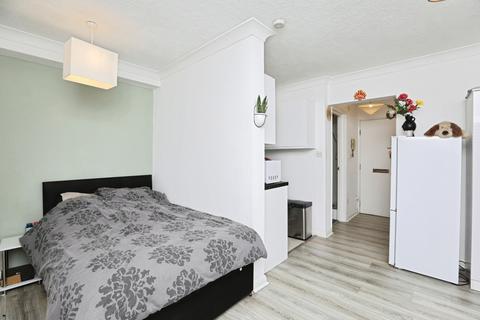 1 bedroom flat for sale, Alexander Court, Mill Road, Rochester, Kent, ME2