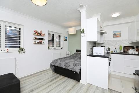 1 bedroom flat for sale, Alexander Court, Mill Road, Rochester, Kent, ME2