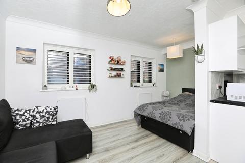 1 bedroom flat for sale, Alexander Court, Mill Road, Rochester, Kent, ME2