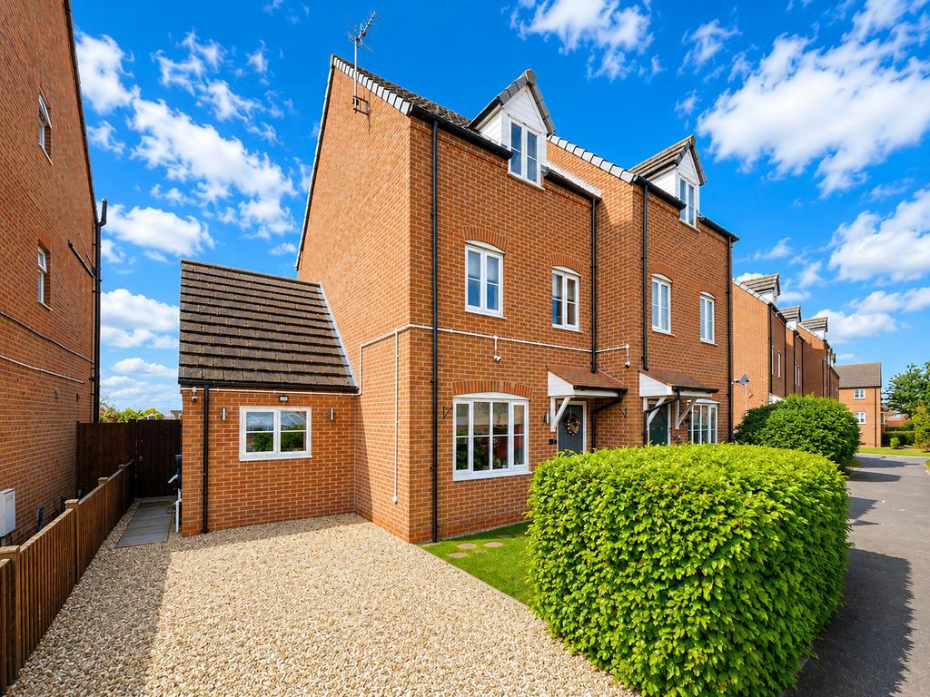 4 bedroom semi-detached house for sale