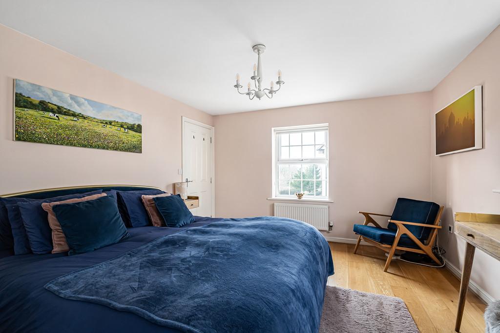 Principle bedroom (3)