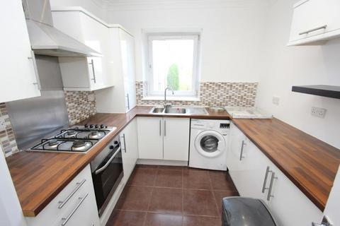 3 bedroom flat to rent, Lochlea Rd, Auldhouse G43