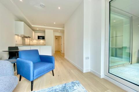 Studio to rent, Pentonville Road, London N1