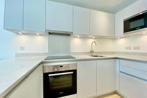 Studio to rent, Pentonville Road, London N1