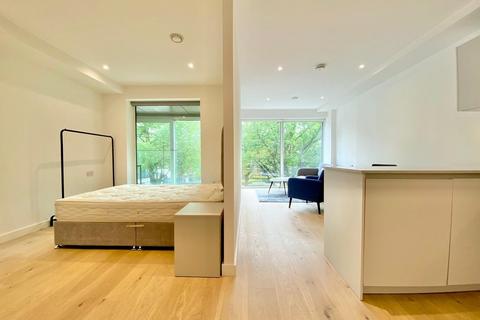 Studio to rent, Pentonville Road, London N1