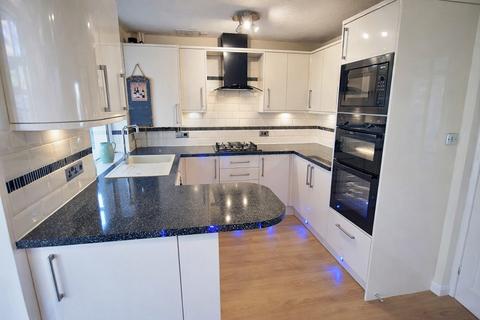 3 bedroom semi-detached house for sale, Antler Drive, New Milton, Hampshire. BH25 5GG