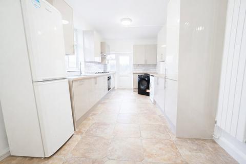 1 bedroom in a house share to rent, Firs Lane, Winchmore Hill
