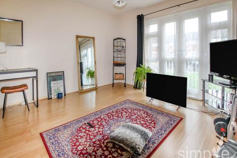 2 bedroom flat to rent, Yeading House , Larch Crescent , Hayes