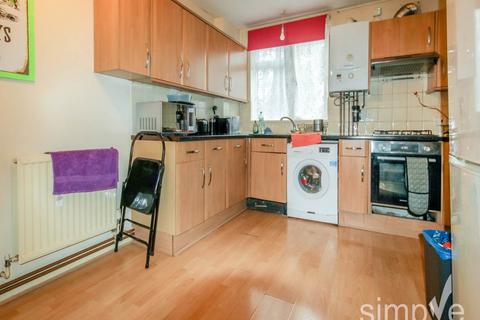 2 bedroom flat to rent, Yeading House , Larch Crescent , Hayes