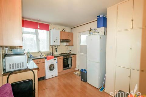 2 bedroom flat to rent, Yeading House , Larch Crescent , Hayes