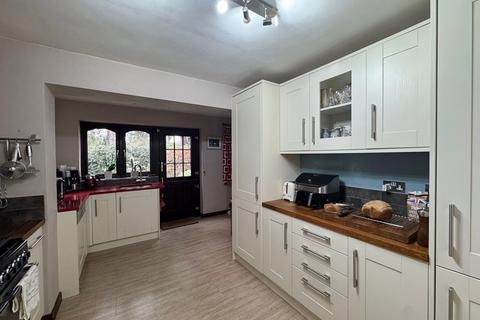 4 bedroom detached house for sale, Tidmarsh Road, Leek Wootton