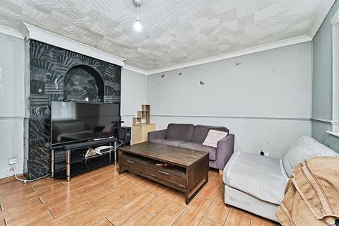 3 bedroom end of terrace house for sale, Laburnum Road, Tipton