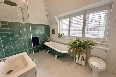 3 bedroom detached house for sale, Kings Drive, Eastbourne