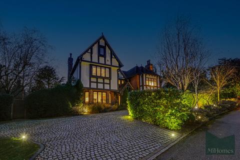 4 bedroom detached house for sale, Pagitts Grove, Hadley Wood
