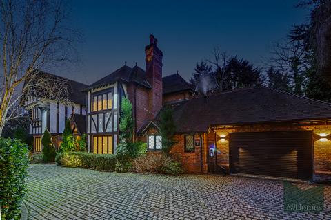 4 bedroom detached house for sale, Pagitts Grove, Hadley Wood