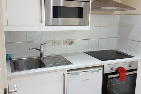 Studio to rent, Park Avenue
