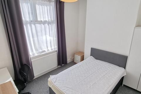 undefined, Raglan Street, Hull