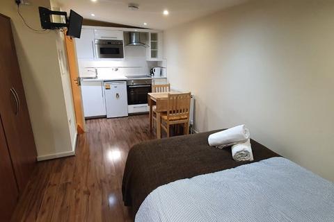 Studio to rent, Cranhurst Road