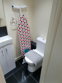 Studio to rent, Chatsworth Road