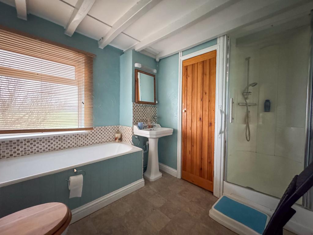 96 Tilkey bathroom