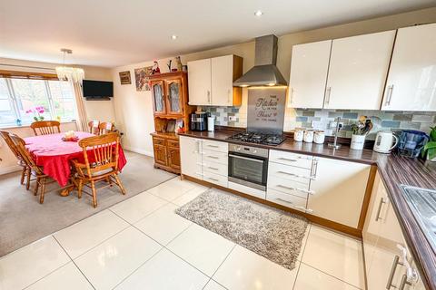 4 bedroom detached house for sale, Livingstone Road, Corby NN18