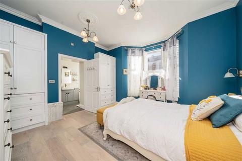 3 bedroom flat for sale, Pennard Road, LONDON W12