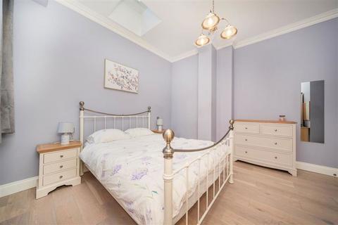 3 bedroom flat for sale, Pennard Road, LONDON W12