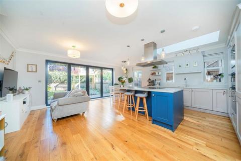 3 bedroom flat for sale, Pennard Road, LONDON W12