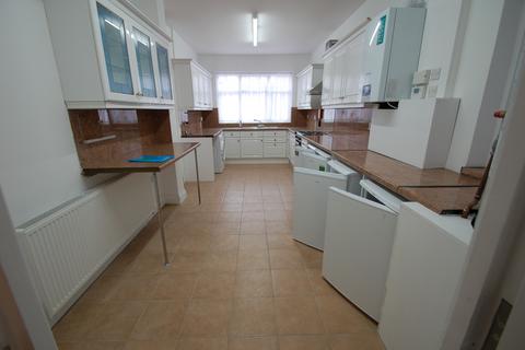 4 bedroom semi-detached house to rent, Sevington Road, London NW4