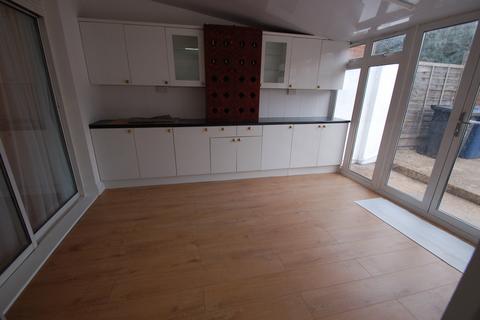 4 bedroom semi-detached house to rent, Sevington Road, London NW4
