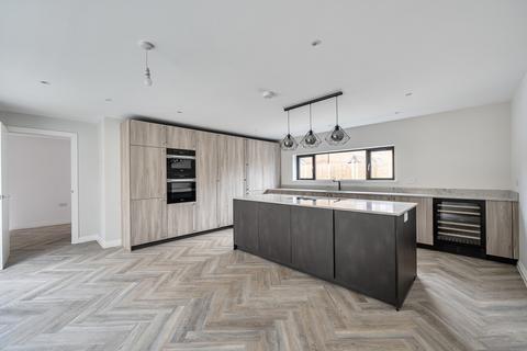 undefined, Kingfield Green, Woking GU22