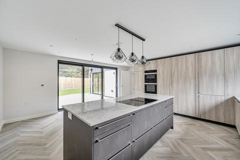 undefined, Kingfield Green, Woking GU22