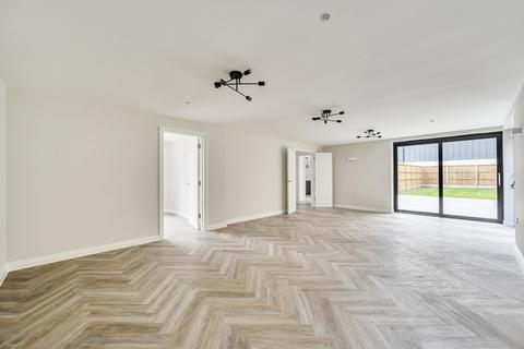 undefined, Kingfield Green, Woking GU22