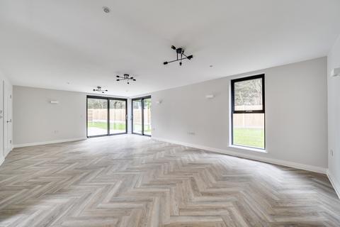 undefined, Kingfield Green, Woking GU22