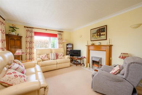 4 bedroom detached bungalow for sale, Greenside Close, Dunnington, York YO19 5PF