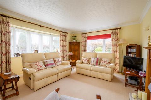 4 bedroom detached bungalow for sale, Greenside Close, Dunnington, York YO19 5PF