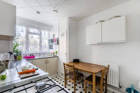 2 bedroom flat to rent, Domett Close, Denmark Hill, London, SE5