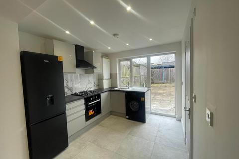 3 bedroom terraced house to rent, Aurelia Road, Croydon, CR0