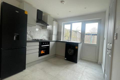 3 bedroom terraced house to rent, Aurelia Road, Croydon, CR0