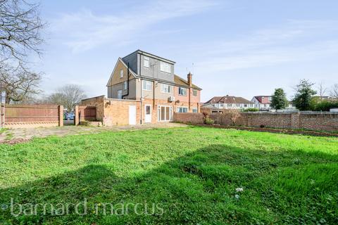 5 bedroom house to rent, Benedict Drive, FELTHAM
