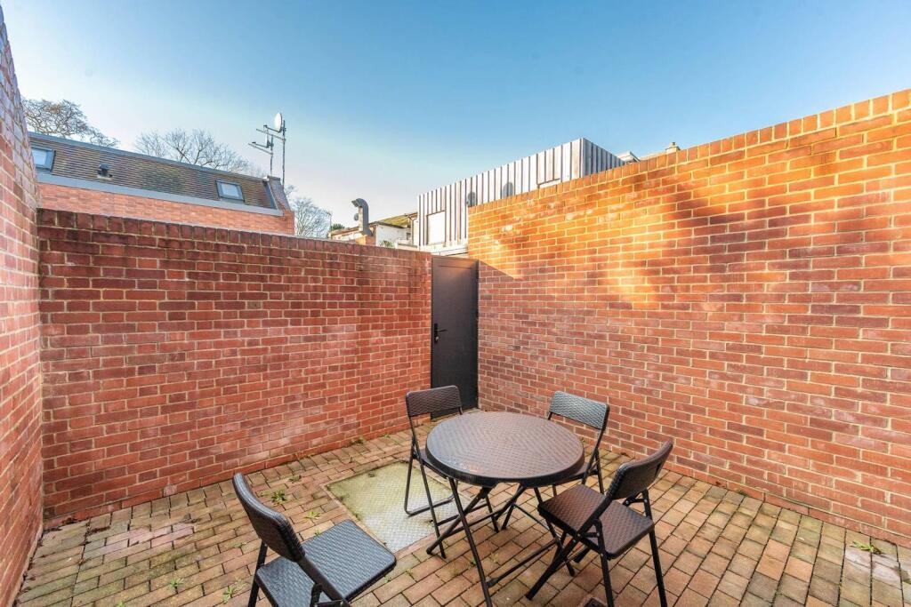 Davidson Frost-Wellings, DFW, Elm Park, Courtyard.