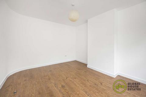 3 bedroom terraced house for sale, Commonside East, Mitcham Common, Croydon